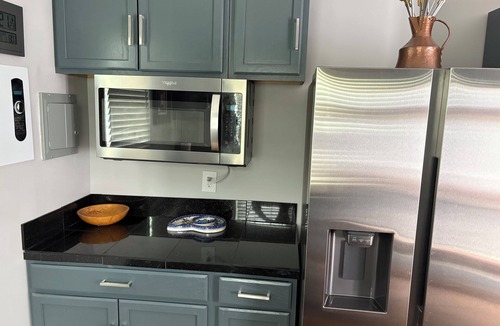 Georgetown Cottage | Great 2-bedroom, 2-bath cottage in Georgetown 2-blocks, 7-minutes to boardwalk