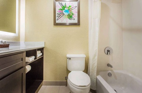 Greenville - Spartanburg Hotel | Greenville-Spartanburg Intl Queen Suite w/BF, Pool