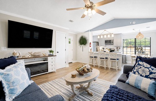 Port Royal House | Gritz & Giggles, Southern Charm Meets Belly Laughs! Close to Parris Island
