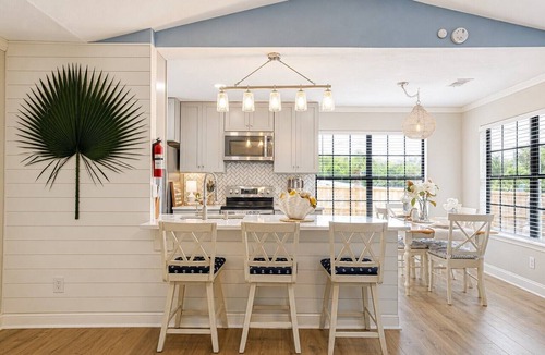 Port Royal House | Gritz & Giggles, Southern Charm Meets Belly Laughs! Close to Parris Island