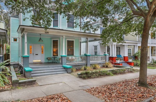 Dixon Park House | Groovy, Historic, Artist's Downtown Victorian Bungalow Near Forsyth Park, ❤️ DOGS
