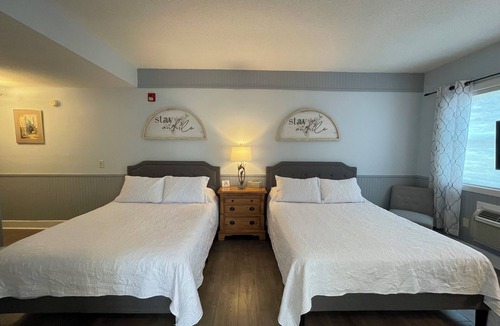 Frankford Bed & Breakfast | Ground floor, Two queen Beds - Room 6 The Inn at Dirickson Creek