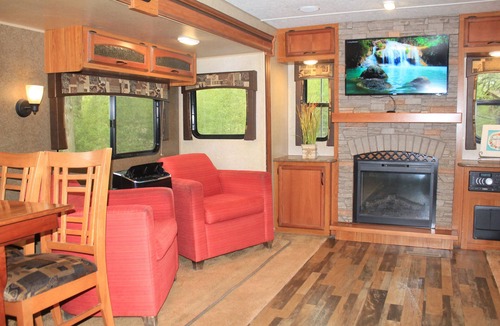 Gruene House | Gruene River Glamping - High & Dry
