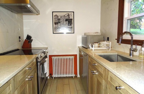 Northborough Cabin | Guest Cabin on Quiet Estate 60km to Gillette