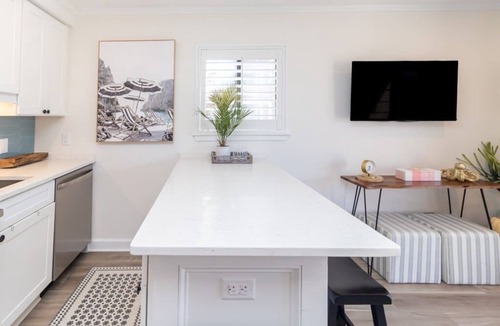Folly Field Condo | Guest Favorite~Steps to the beach~Pickleball and Tennis Courts~Beach Bar