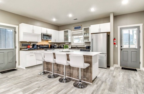 Eden House | Guyton Home w Pool, Theater & Arcade!
