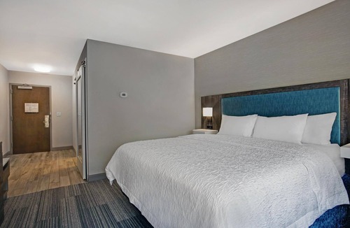 Westfield Hotel | Hampton Inn Westfield