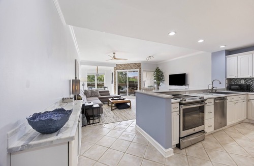 Shelter Cove Condo | Harbourside Haven – Amazing View! -Waterfront Luxury Villa in Shelter Cove, HHI