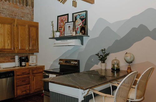 Eatonton House | Heartwood Loft B! A Unique Modern Cozy Loft in Downtown Eatonton