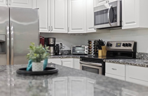 West Bradenton House | Heated Salt Pool & Spa + Large Fenced Yard+Firepit+GameRoom+ AMI Beaches