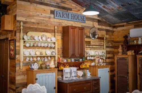 Mount Sterling Cabin | Hermann Grain Bins BNB Entire Complex sleeps 16