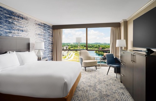 University Place Hotel | Hilton Charlotte University Place