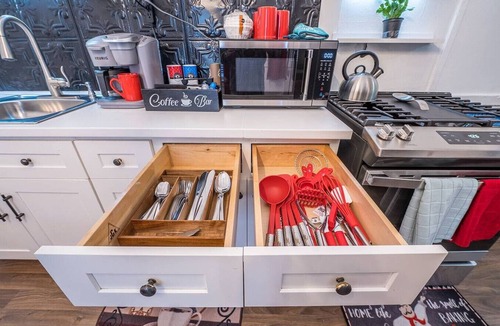 Cabbagetown Apartment | Historic Cabbagetown by FIFA Stadium, walk to Eastside BeltLine, Krog St. Market