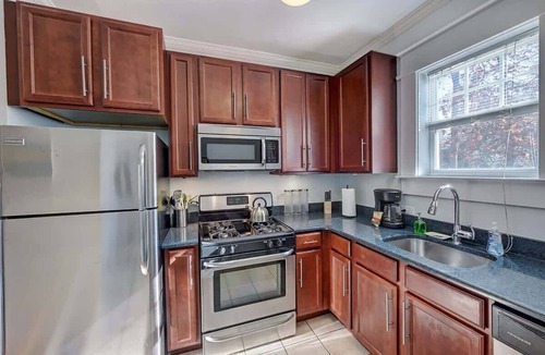 Dilworth Condo | Historic Dilworth 3-Unit Stay | 6 King Beds + Parking | Near Atrium & Novant