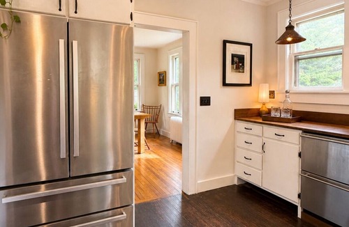 Salisbury House | Historic, Downtown Salisbury Walkable, Pet Friendly, AC, Family Friendly,Patio
