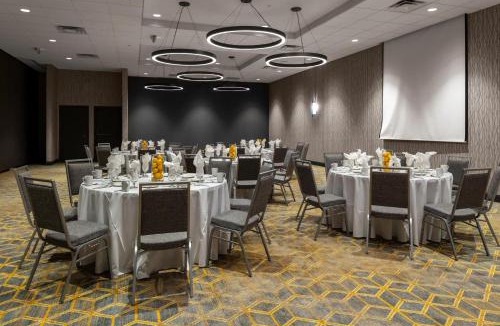 Dedham Hotel | Holiday Inn Boston - Dedham Hotel & Conference Center by IHG