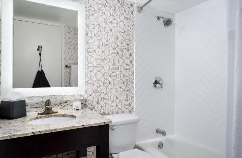 Dedham Hotel | Holiday Inn Boston - Dedham Hotel & Conference Center by IHG