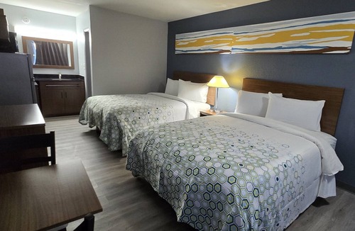 LaGrange Hotel | HomeTowne Studios by Red Roof LaGrange