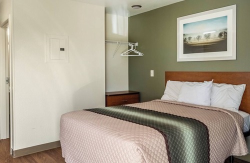 Springfield Hotel | HomeTowne Studios By Red Roof Eugene - Springfield