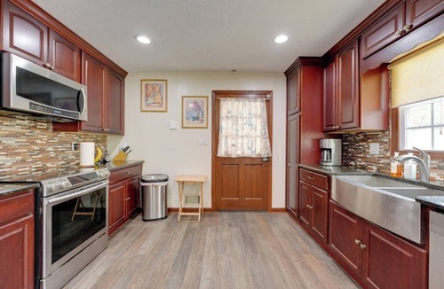Smyrna House | HOST WITH THE MOST - World Cup Ready! Pool EV Charger Basketball Court