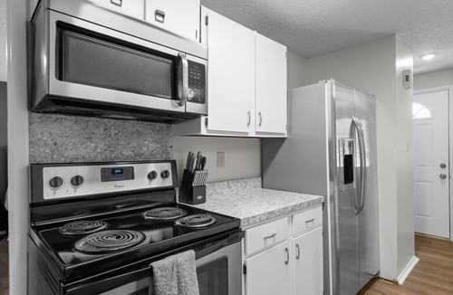 Charlotte House | Hot Tub Oasis Close to Airport 2Bd