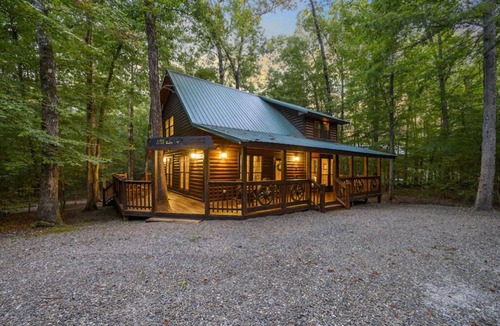 Broken Bow Cabin | Hot tub, Pool Table, Fireplace, Playground & Arcade Console