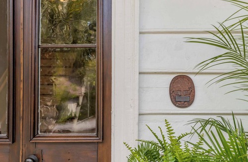 The Old Commons House | Huge King Suite w. Porches, near Downtown!