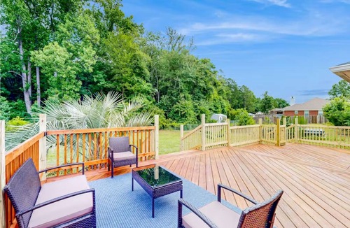 Rincon House | Huger Haven | w/Fire Pit & Deck - Near Savannah
