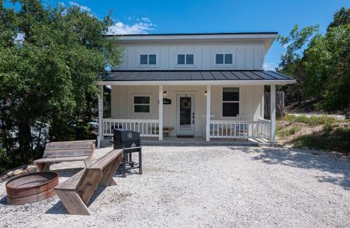 Spring Branch House | Hummingbird Haus - Hill country views on 20 acres with firepit