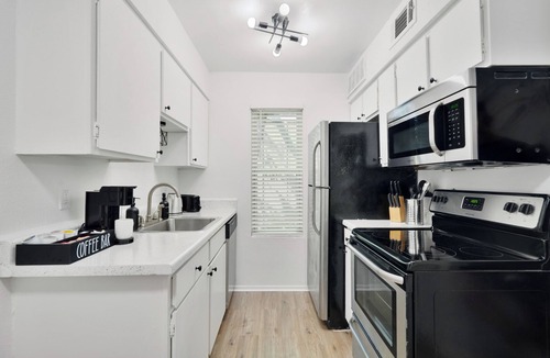 Hyde Park Apartment | Hyde Park Gem–Modern Studio Near UT & Downtown