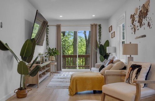 Salem Apartment | i Tranquil 3-Bedroom Getaway in Historic Salem, MA
