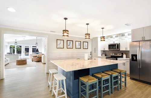 Demere Park House | Immaculate 4 bed/3.5 bath Home with Private Pool