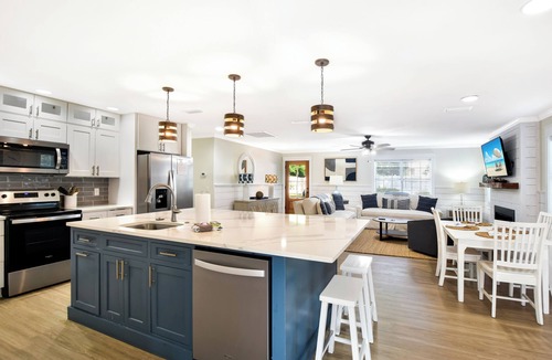 Demere Park House | Immaculate 4 bed/3.5 bath Home with Private Pool