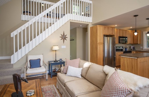 Enfield House | Immaculate Waterfront Cottage - Activities Galore for the Entire Family