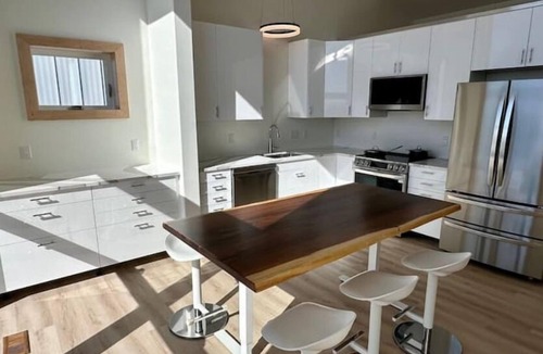 Homer House | Incredible views right in town for big groups, twin brand new houses