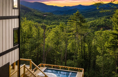 Epworth Cabin | Infinity Ridge: Elevated Pool Escape w/Epic Views Hot-Tub Fire-Pit Games