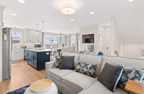 Hampton House | Island Path Escape | 6 Mins to Beach | Balcony