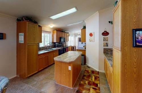 Red River House | Jayhawk Cottage - 5 bedroom, in town, WIFI