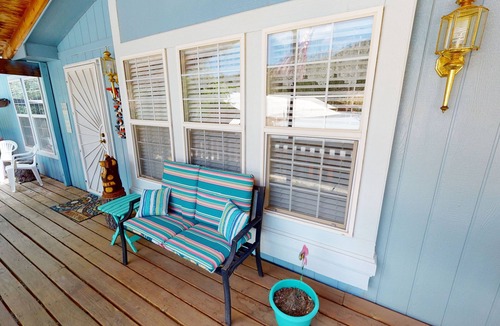 Red River House | Jayhawk Cottage - 5 bedroom, in town, WIFI