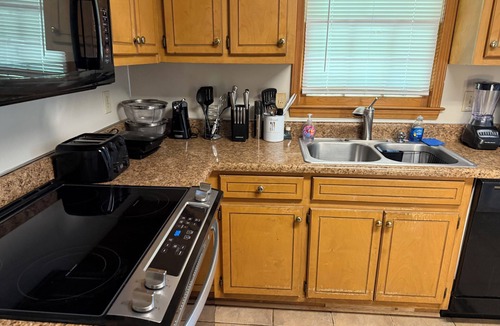 Conyers House | JoyHaven 3-bedroom house in soothing Conyers with cool AC breeze