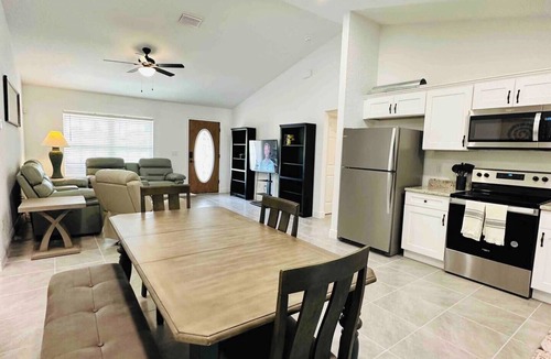 Ocala House | Julian's Flat- So close to WEC, OBS, FAST, & HITS! On W Hwy 40!