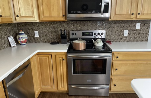 Taylors Apartment | Just off Main near Taylors Mill - CLEAN & COMFY
