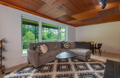 Waynesville House | Kamp Wildcat - Family Retreat, Fire Pit, Grill, and 4 Acres!