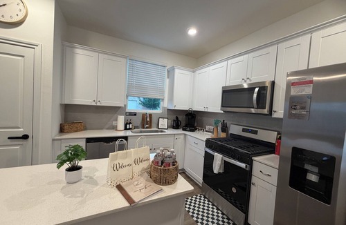 Katy House | Katy Rodeo 4BR2.5B fronting Pool Clubhouse PS4Xbox