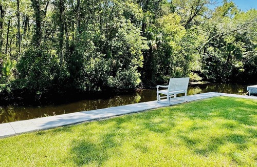 Crystal River House | Key Lime Cottage-Waterfront/pet-friendly/kayaks for 5/fire pit/poles/bikes