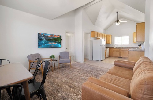 Washington Fields Apartment | Kick back in this comfortable 2-bedroom casita with two king beds, full kitchen, TV, & Laundry unit