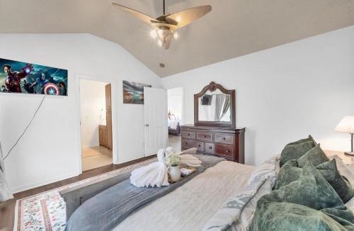 Steele Creek House | King Bed - Hot Tub - Fenced Yard - Near Carowinds