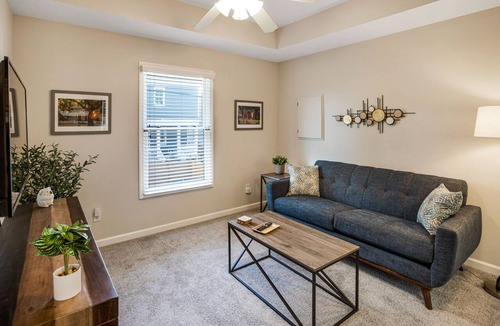 Dixon Park Apartment | King Bed + Walking Distance to Forsyth Park by Lucky Savannah