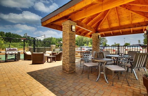 Rock Hill Condo | King Suite. Free Breakfast Buffet. Indoor Pool. Near Winthrop University!