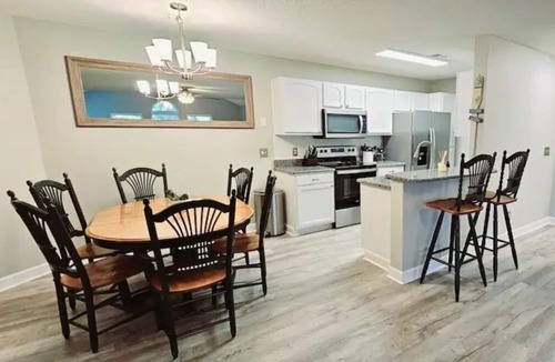Murrells Inlet Condo | King Suite - Golf - Free Beach Pass - Pond View - Coffee bar - Child friendly